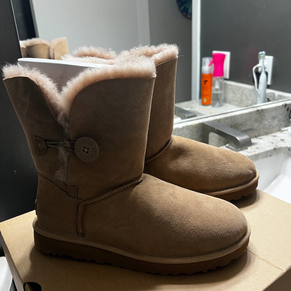 Bailey Button Ii Chestnut Uggs - image 1